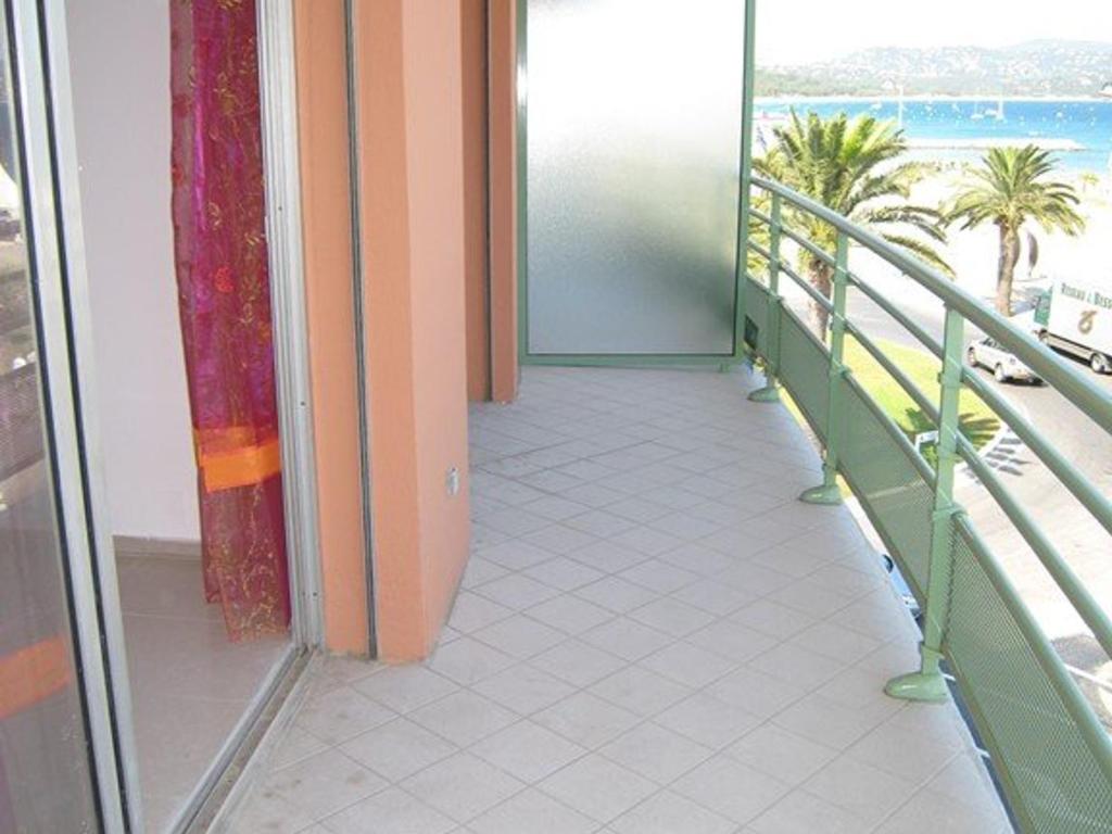 Charmant T2 cabine 40m², centre-ville, balcon, clim, ascenseur, à Cavalaire-sur-Mer - FR-1-100-224 - 3