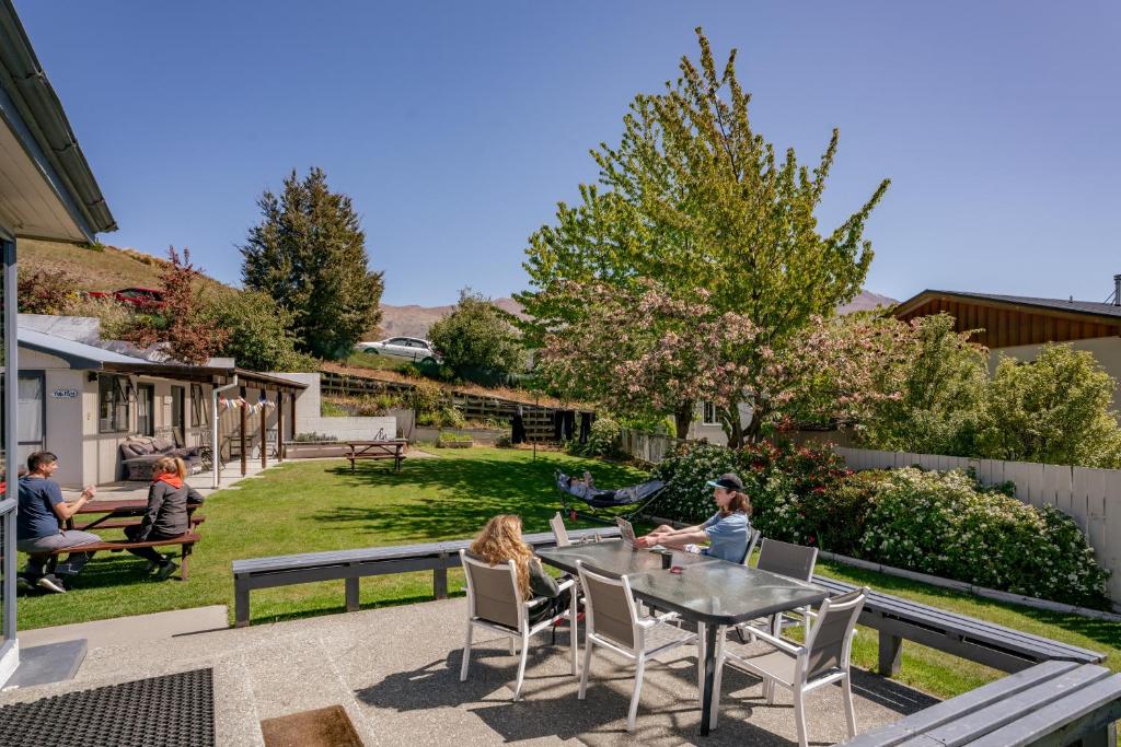 Garden, Mountain View Backpackers in Wanaka
