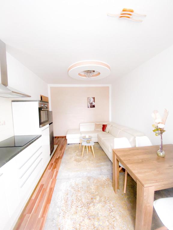 Apartment #Story 2