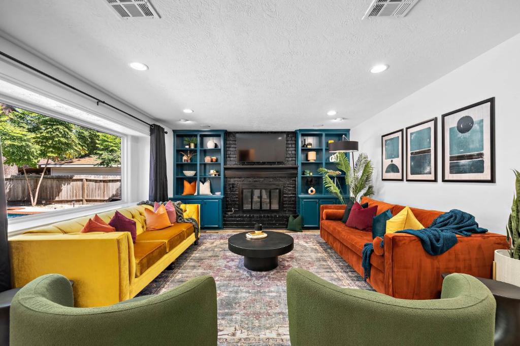 The Pines I Sleeps 12 I Private Pool I Patio & BBQ, Conroe