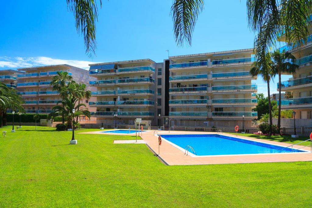 Appartement tout confort terrasse 21 m2 pleins sud wifi proche port aventura centre et plage 2 chambres 2 SDB piscine - 1