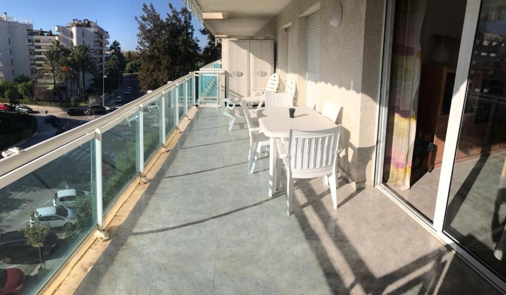 Appartement tout confort terrasse 21 m2 pleins sud wifi proche port aventura centre et plage 2 chambres 2 SDB piscine - 5