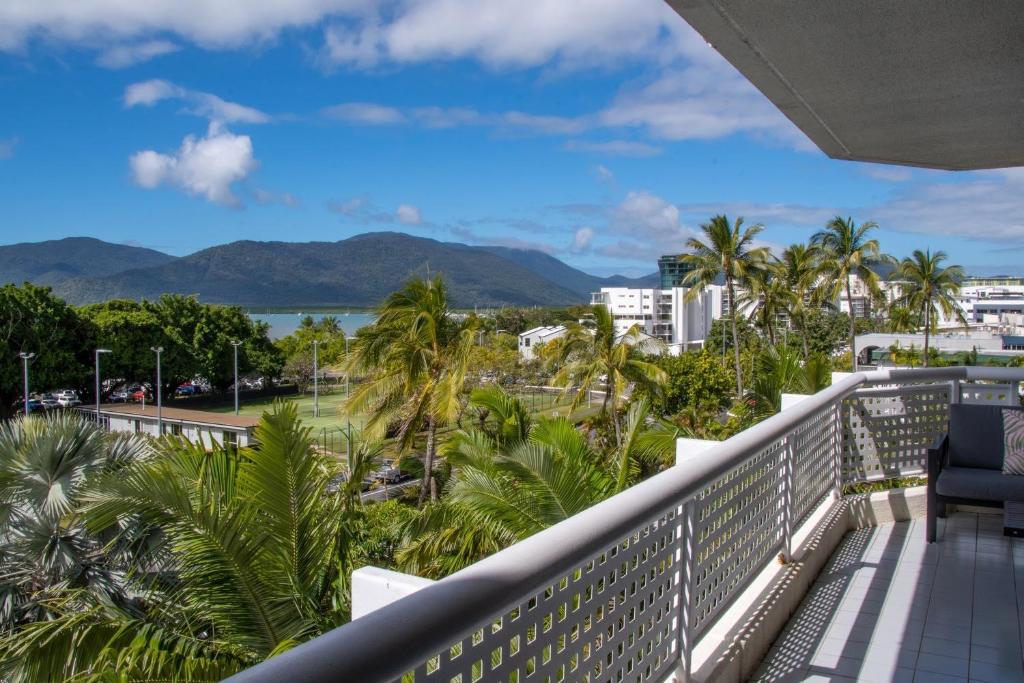 Cairns Luxury Waterview Apartment