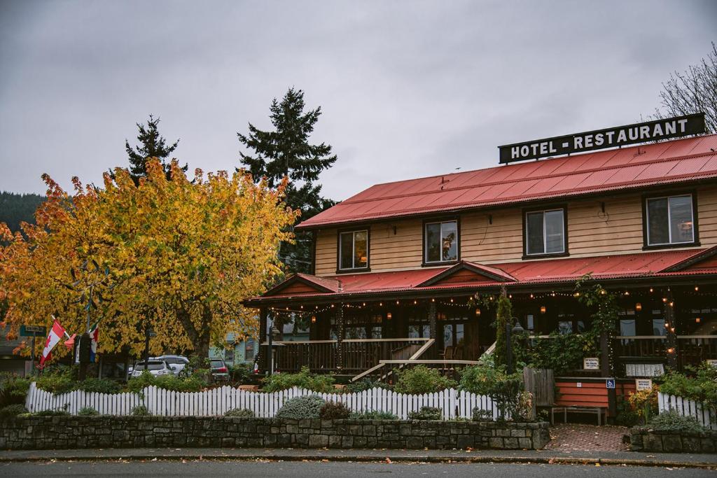 Salt Spring Inn, Ganges
