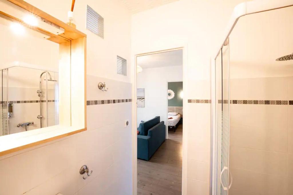 appartement n2 centre village, clim, parking gratuit - 4