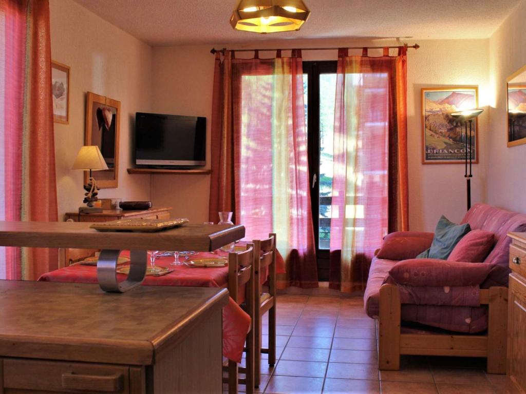 Appartement au pied des pistes avec balcon à Risoul - FR-1-330-146 - 2