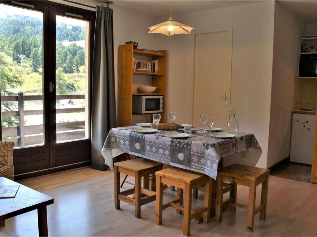 Appartement 3 Pièces 6 couchages avec piscine, animaux admis à Risoul 1850 - 2