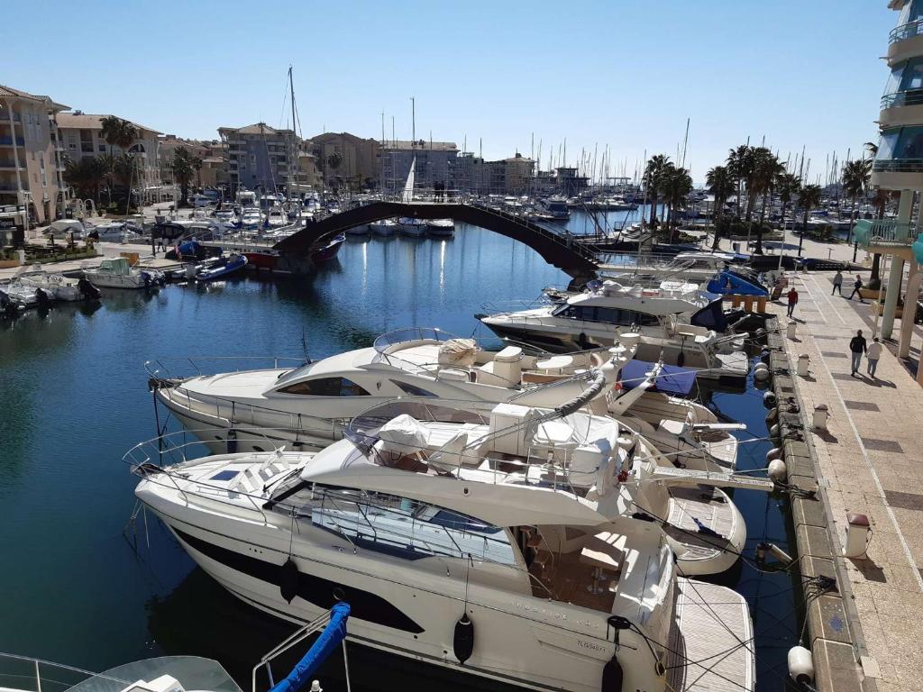 Appartement 2 pièces avec terrasse et parking, proche thalassothérapie - FR-1-226A-29 - 2