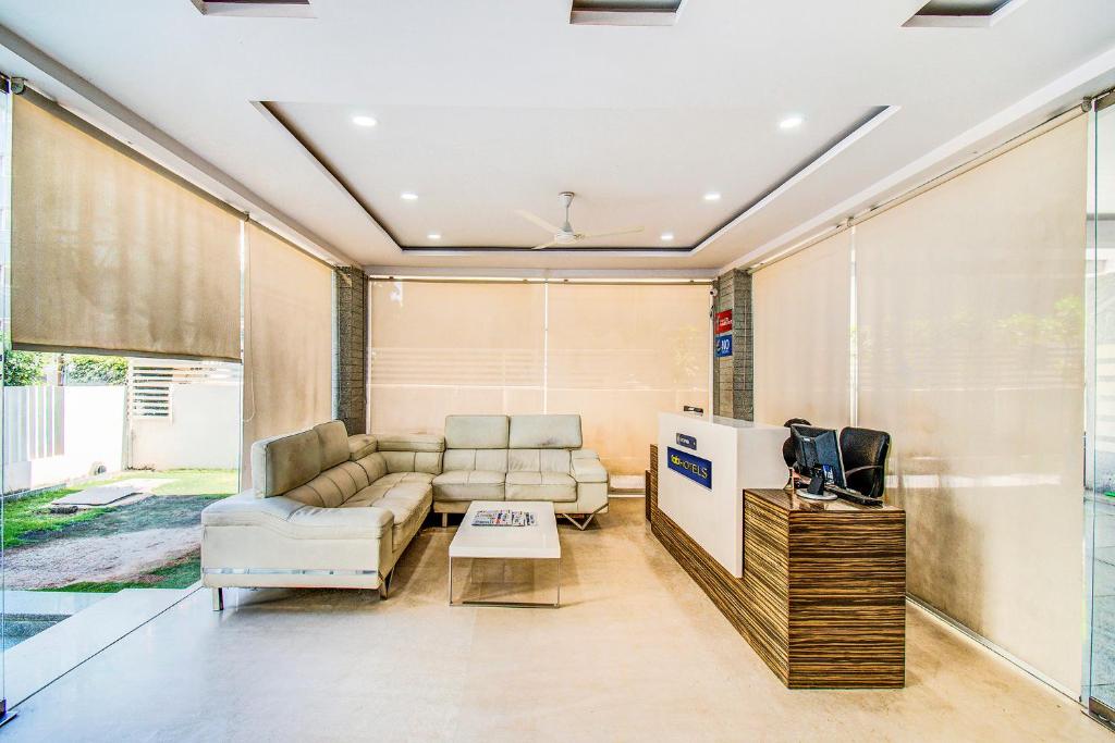 FabHotel Pearl City HiTech City photo