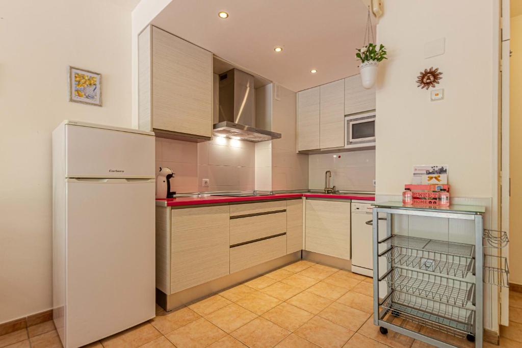 797 Holiday Rentals- Precioso piso con vistas al jardin en Benalbeach - 5