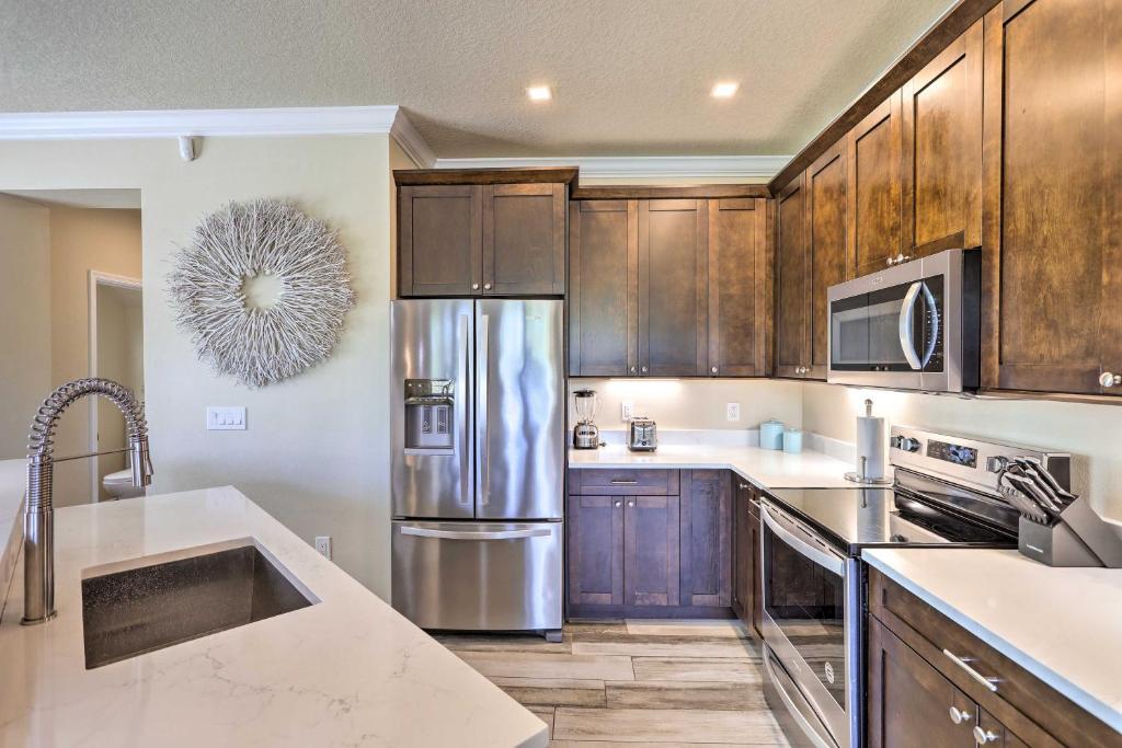 Merritt Island Townhome with Community Pool!