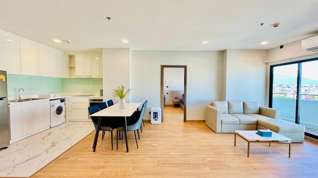 清迈市中心sky river大97平方无边泳池宽敞wifi山景三房两卫套房 近夜市古城 年终大促, Čiang Mai