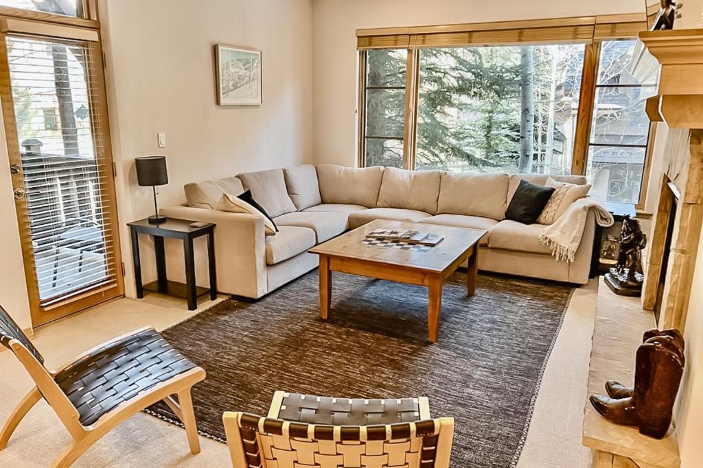 Arrowhead Escape, Edwards