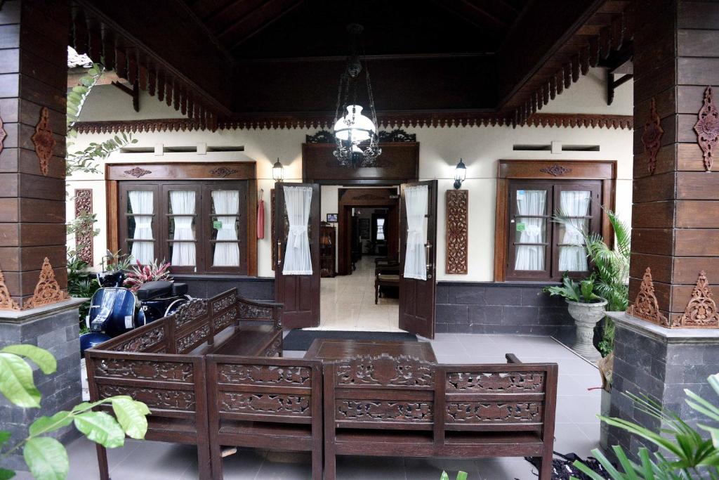 Ndalem Maharani Guest House