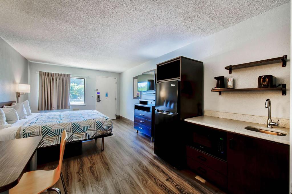 Studio 6 Birmingham, AL - Medical Center photo