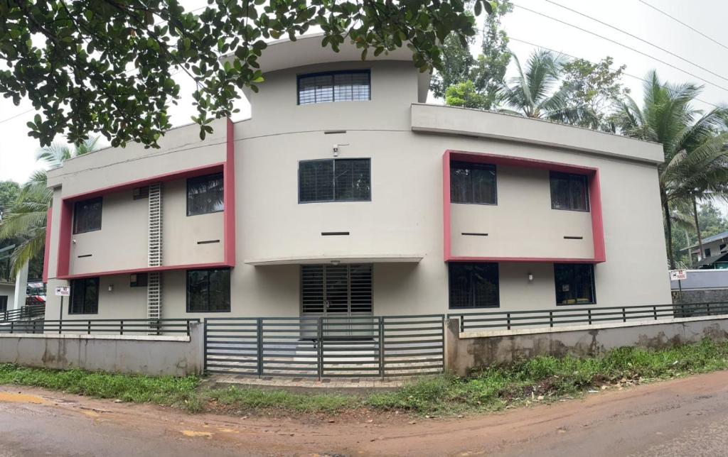 Shangri-laa hotel apartments — Hotel in Mukkam