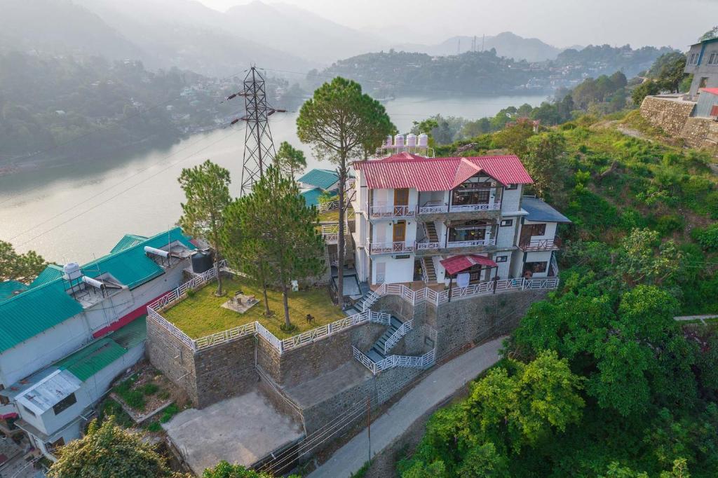Cottage On The Lake by VEO - Part of StayVista, Bhimtal