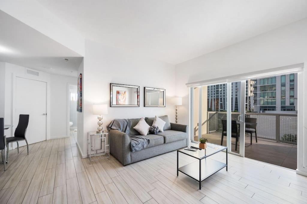 Subtle 2 Bed in Edgewater Downtown with Free Parking, Miami