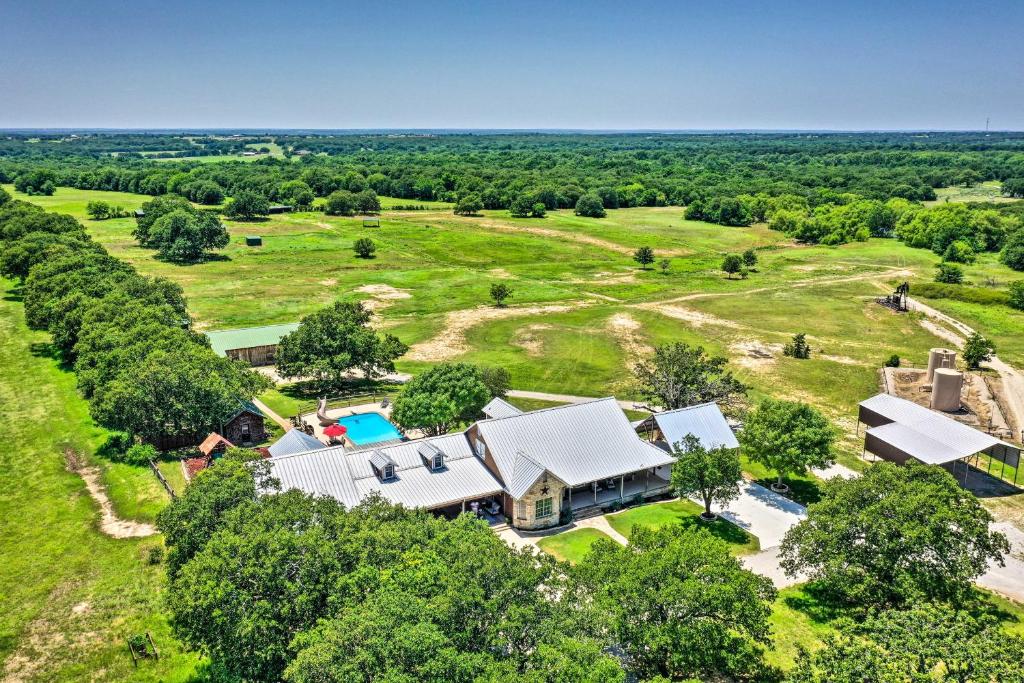Sunset Ranch with Pool and Hot Tub on 29 Acres!, Sunset