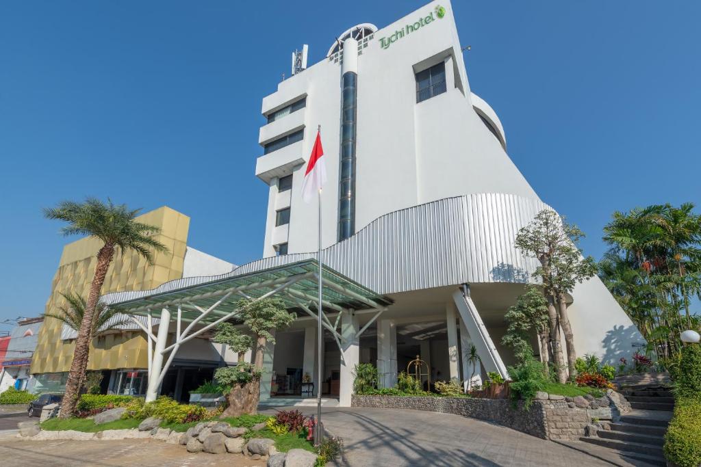 Lux Tychi Hotel Malang photo