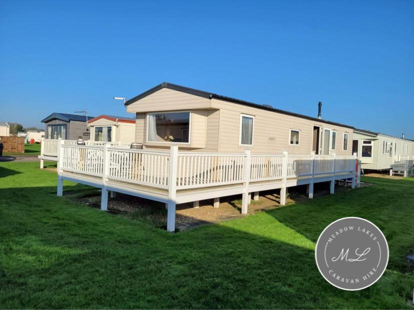 Meadow View 81 - Golden Palm, Central Heating, WiFi, pet friendly - Meadow Lakes Caravan & Lodge Hire, Chapel Saint Leonards