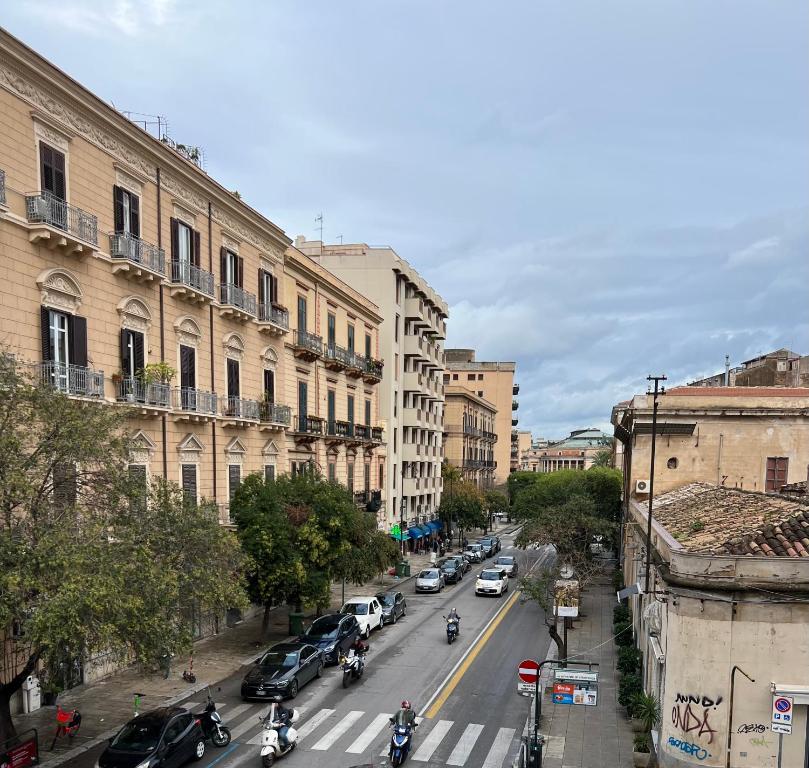 Holiday & House - Imparato Palermo Centro Politeama - 3