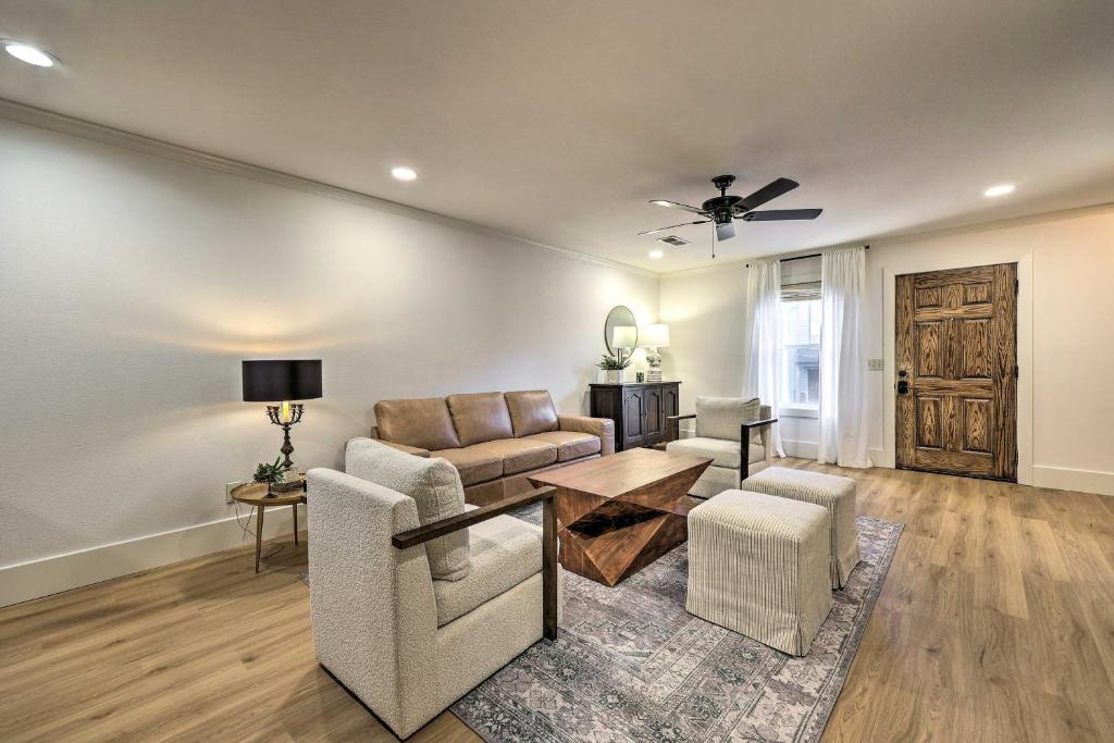 Chic Springdale Townhome Near Dining and Sports