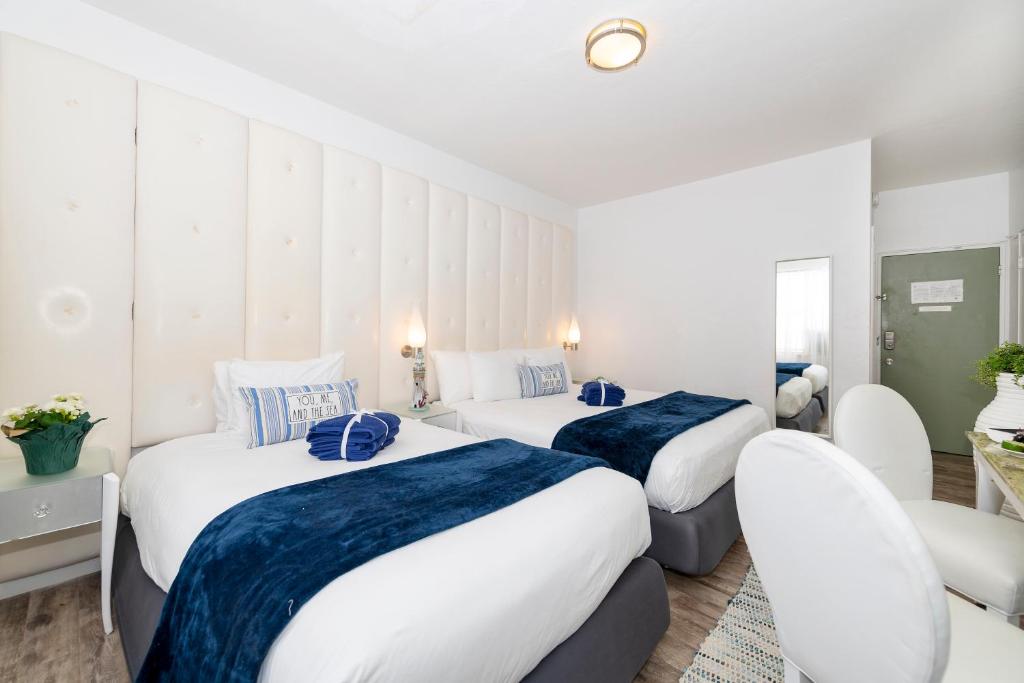 Miami Beach Suites & Bar photo