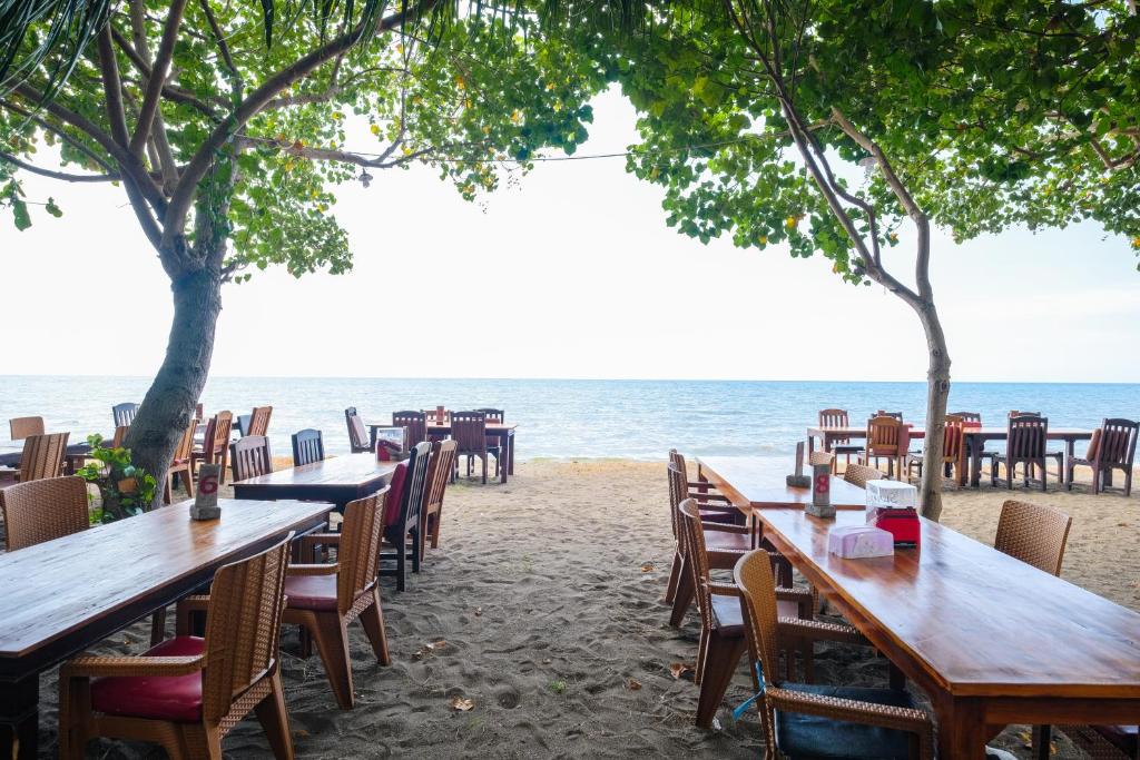Beach, RedDoorz at Tanjung Alam Hotel Lovina in Bali