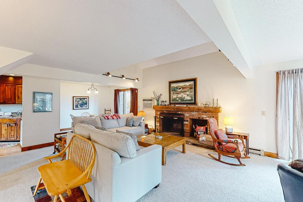 Saltbox 12A, White River Junction