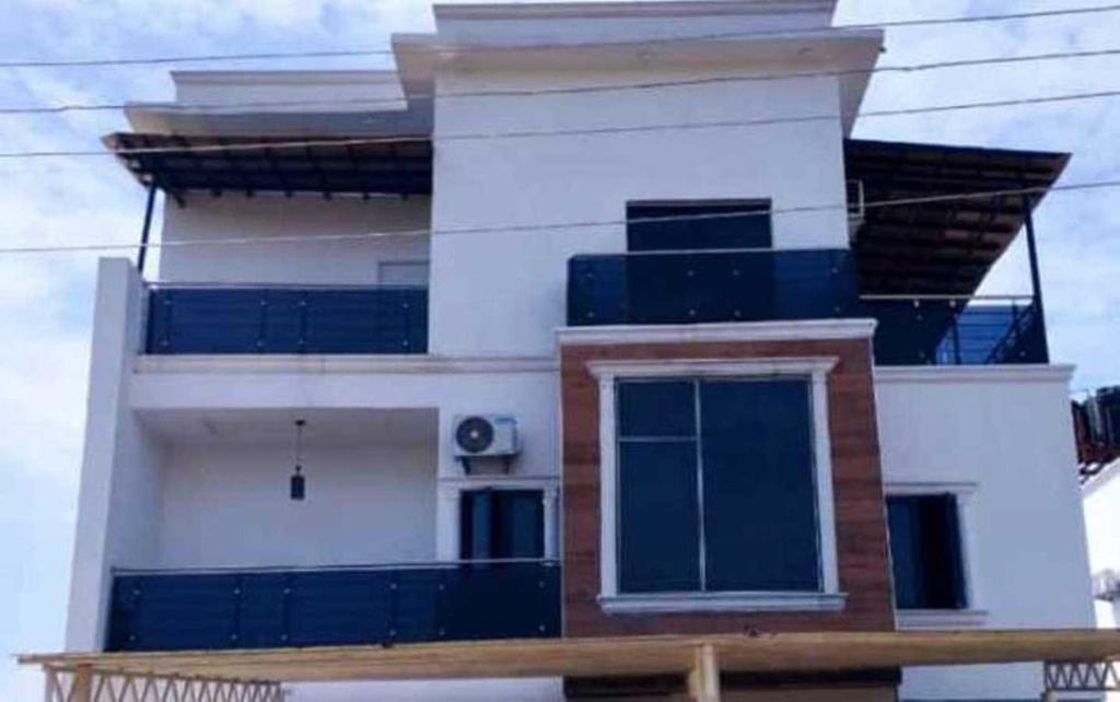 Credence Resorts Aco, Ligwai