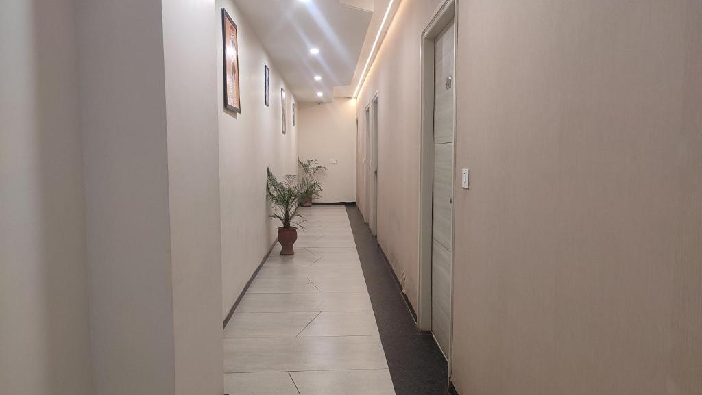 Capital O 71537 Hotel Athens photo