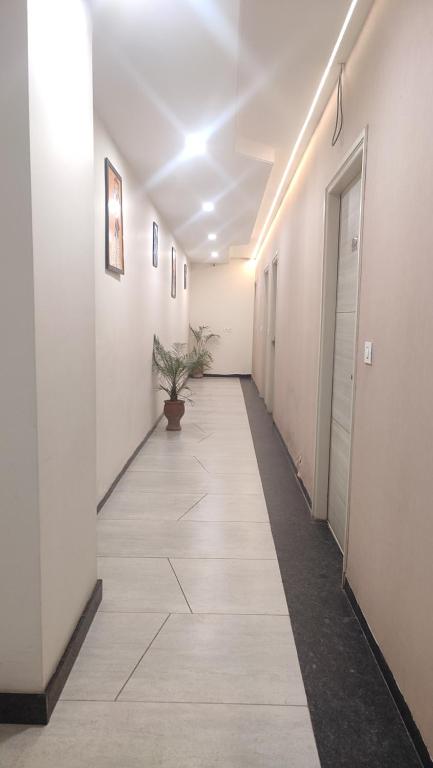Capital O 71537 Hotel Athens photo