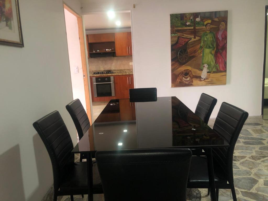 Apartamento cómodo en laureles, grande , céntrico , bien ubicado Apto303 - 4