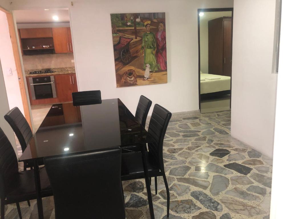 Apartamento cómodo en laureles, grande , céntrico , bien ubicado Apto303 - 5