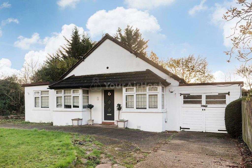 Modern 3 BR bungalow in Uxbridge