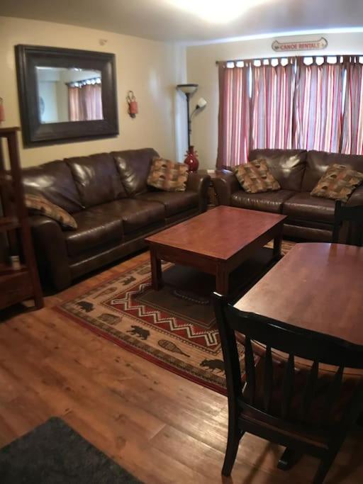 Rustic 2 BR Mountain View-walk to resort, Big Sky