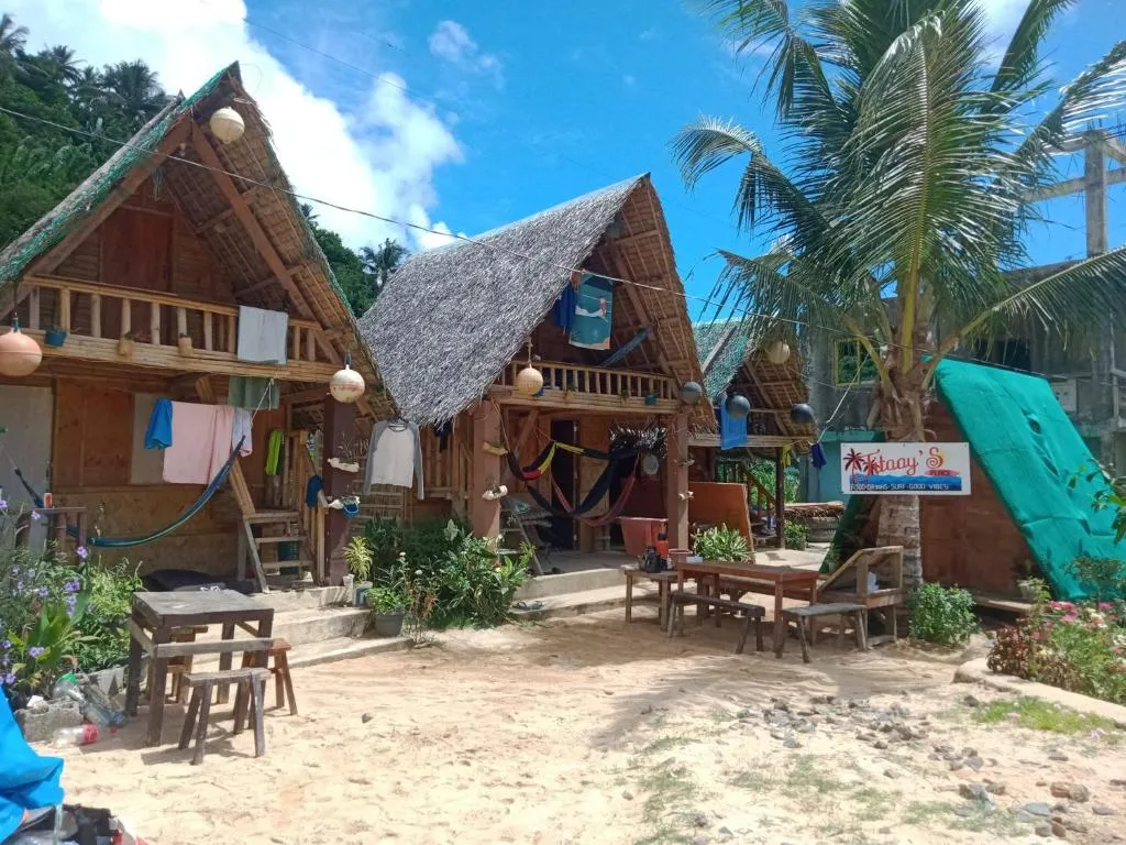 Titaays Surfers Inn, Hotel in Baras