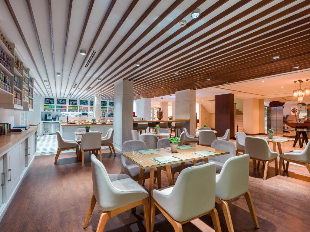 アル ファラジ ホテル (Al Falaj Hotel) レストラン