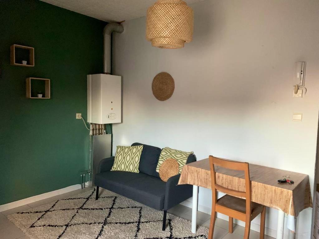 Modern studio in Saint-Nicolas, 35m², city view, parking, Ans