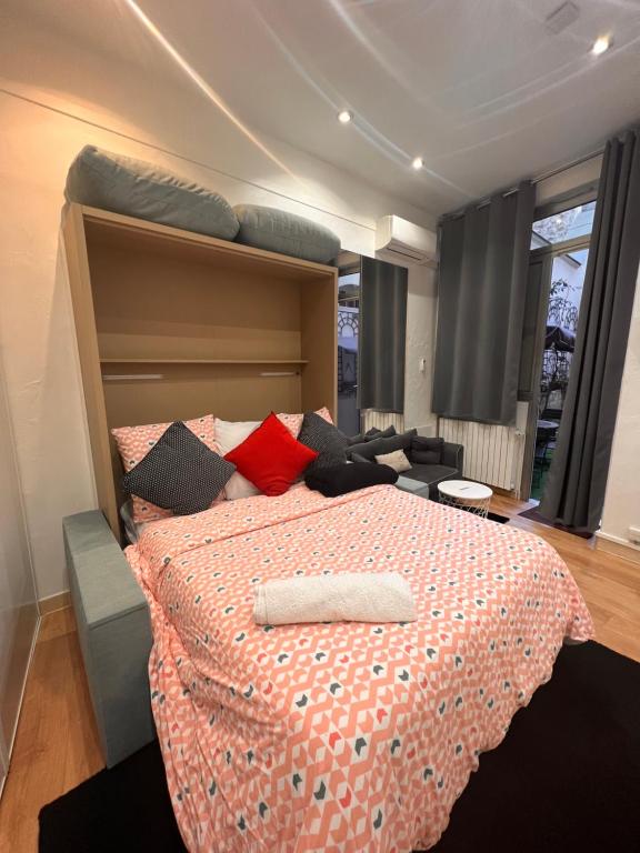 Chic Studio at Arc de Triomphe and Champs Elysees - 2