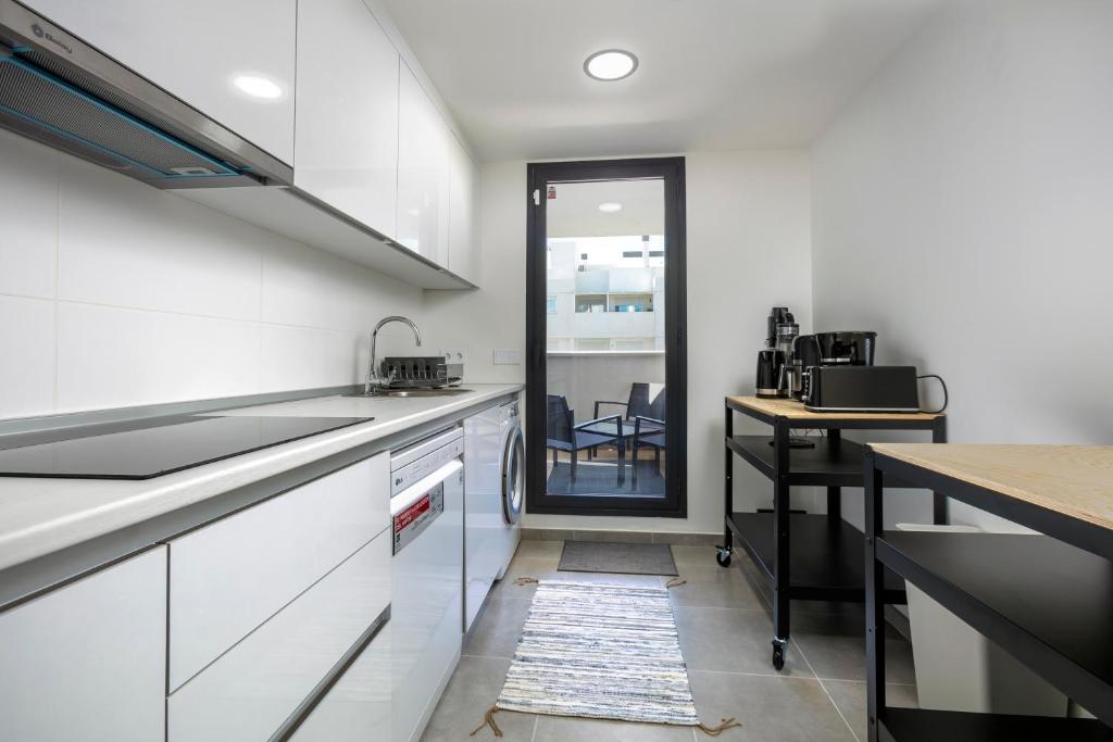 NEW 3 bedroom Apt with pool + near beach - RDR274 - 4