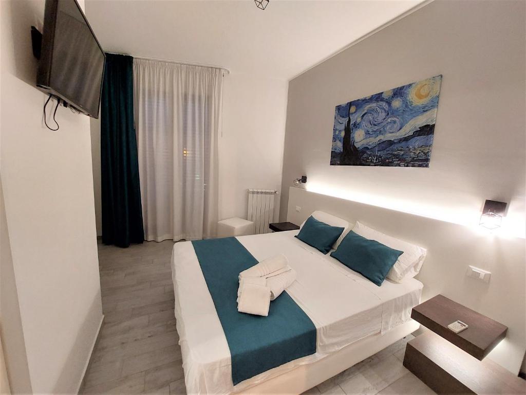 Leone Apartments - 3