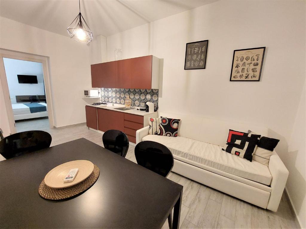 Leone Apartments - 2