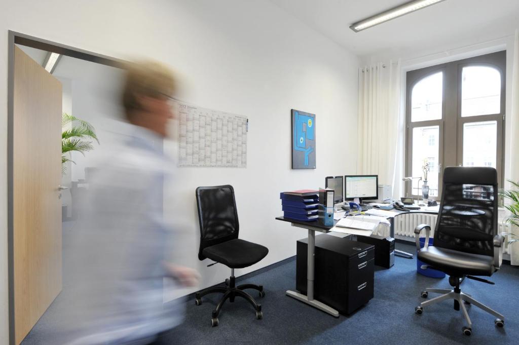 Deutsche Messe Zimmer - Private Apartments & Rooms Hannover City - room agency photo