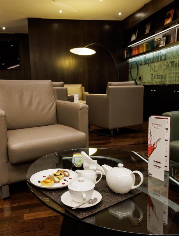 Shared lounge/TV area