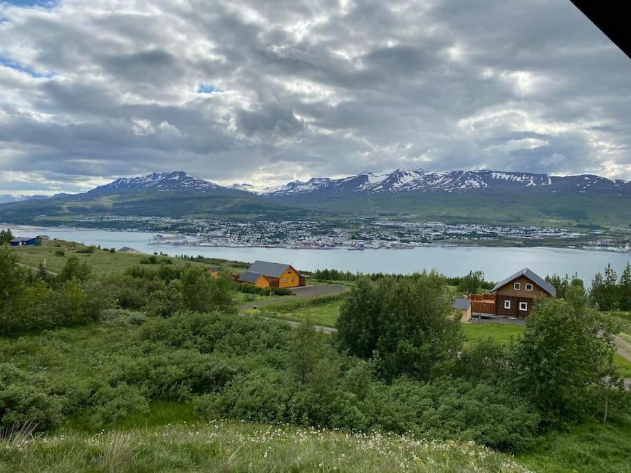 Beautiful cabin with amazing view over Akureyri