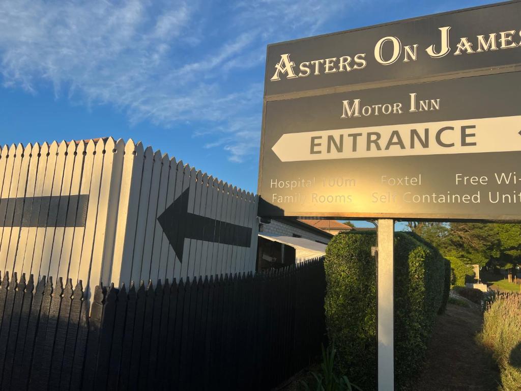 Asters On James Motor Inn photo