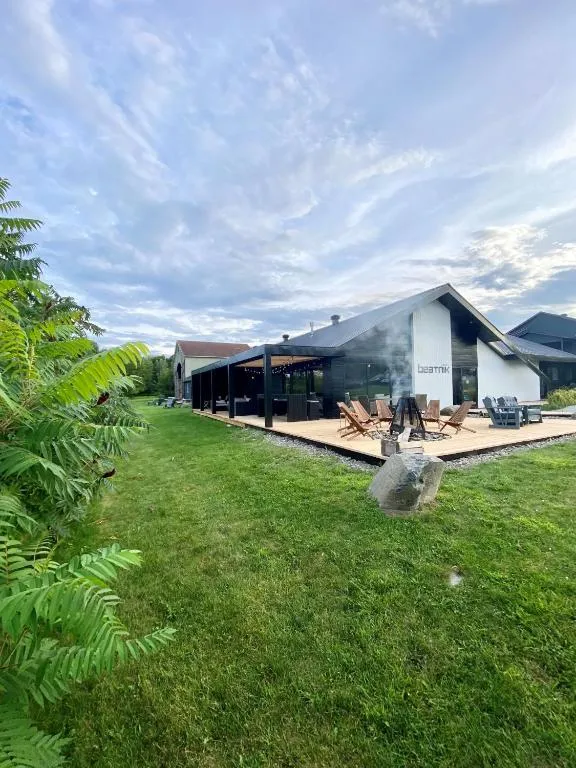Beatnik Hotel, hotel in Bromont