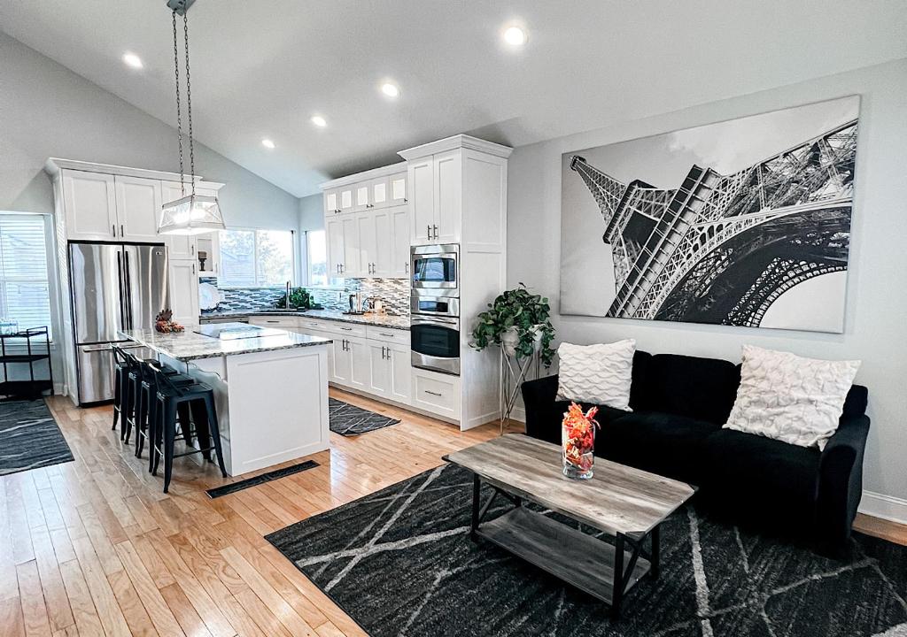 Family Home Near Downtown, Ski Resorts & Airport